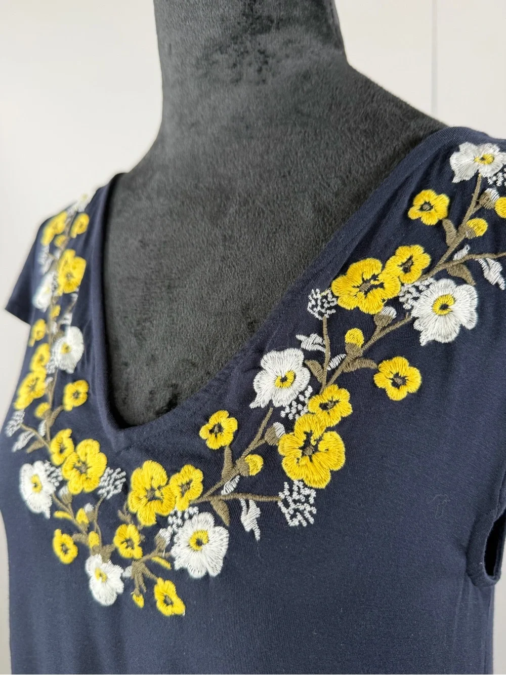 LOFT Navy Embroidered Floral Swing Dress Size XS - Picture 2 of 6